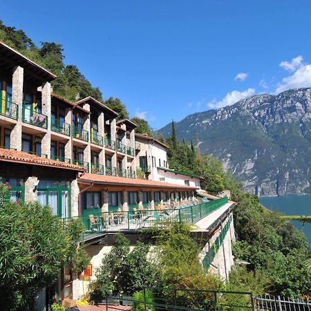 Centro Vacanze La Limonaia ลีโมเนซุลการ์ดา ภายนอก รูปภาพ