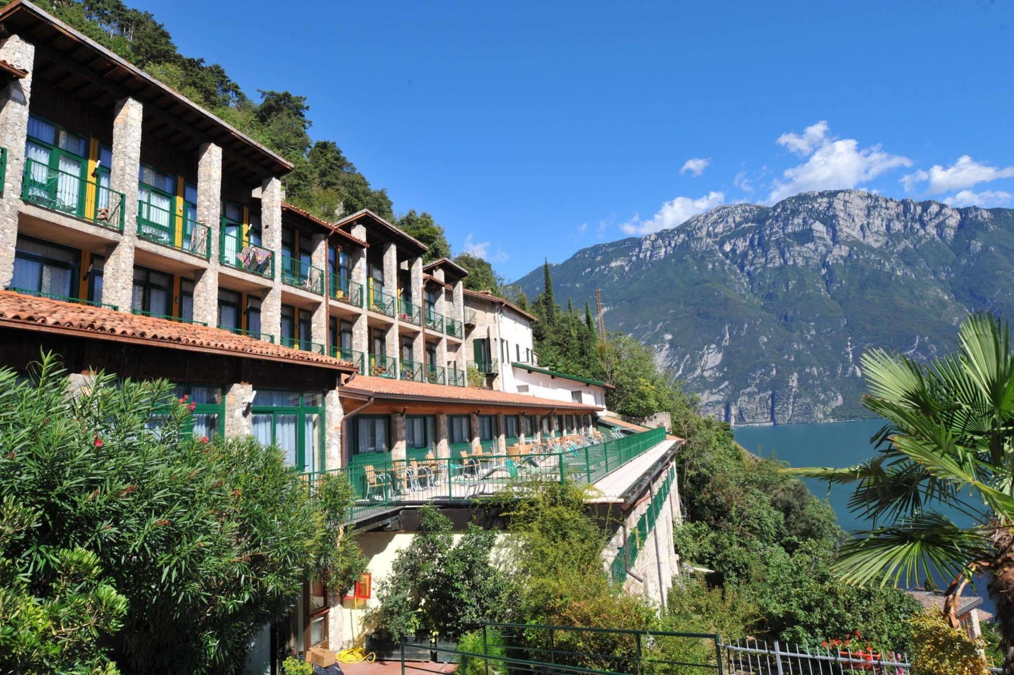 Centro Vacanze La Limonaia ลีโมเนซุลการ์ดา ภายนอก รูปภาพ