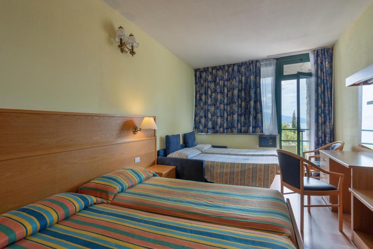 Centro Vacanze La Limonaia ลีโมเนซุลการ์ดา ภายนอก รูปภาพ